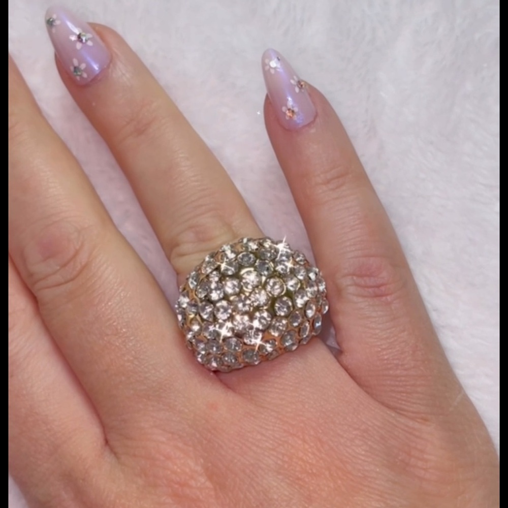 Sz 8 Sparkling Dome Crystal Cocktail Ring - Silver